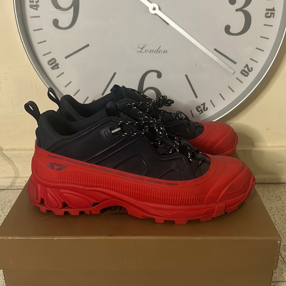 Red and navy blue Burberry sneakers - Picture 4 of 4